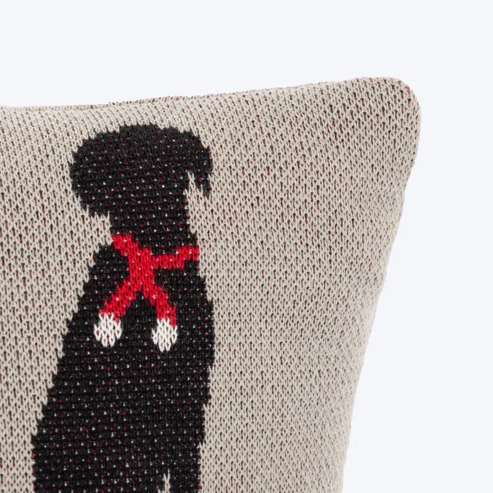 HUFT Winter Woofs Cushion for Pet Lovers