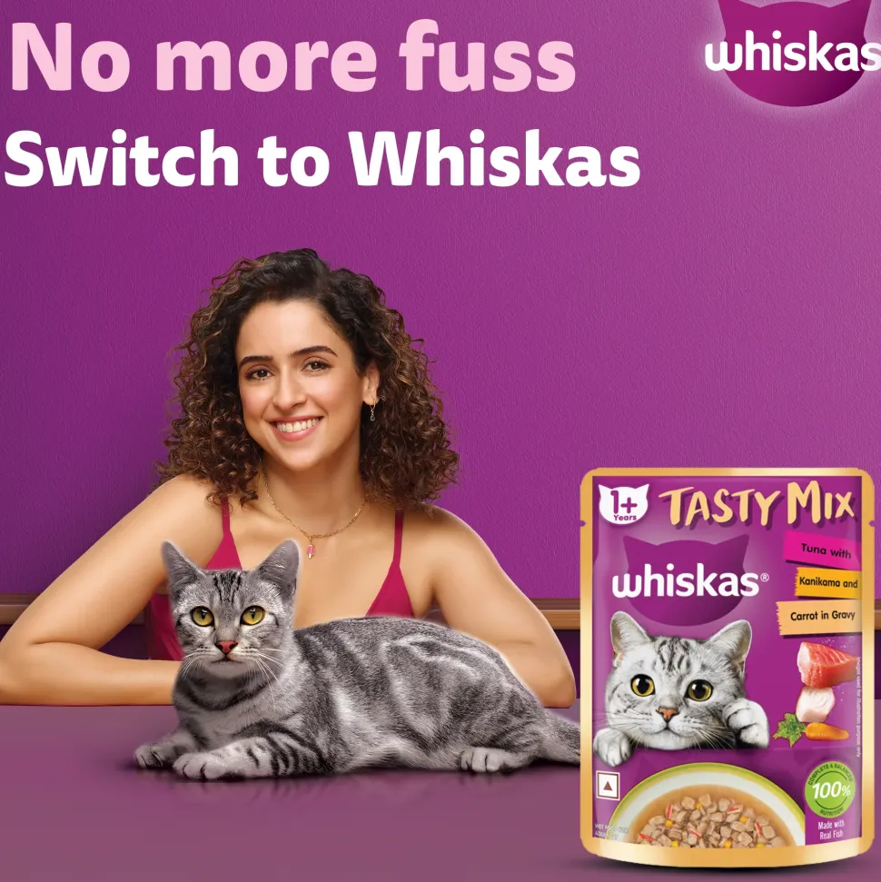 Whiskas Tasty Mix Wet Food Made With Real Fish (Tuna & Kanikama), And Carrot in Gravy For Adult (1+ year) Cat - 70 gm Pack